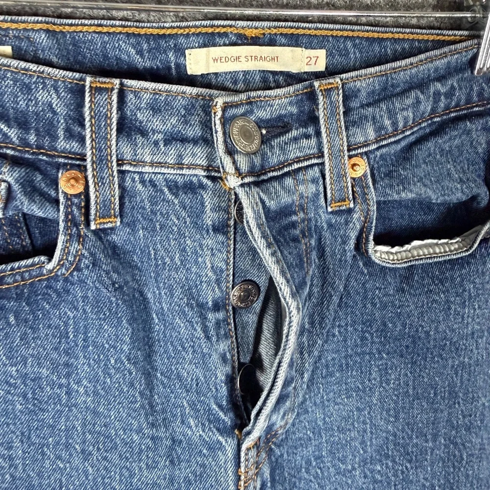 Levis Jeans Wedgie Straight Mid Wash Cut Off Womens Size 27x26 #1832 - Picture 3 of 11